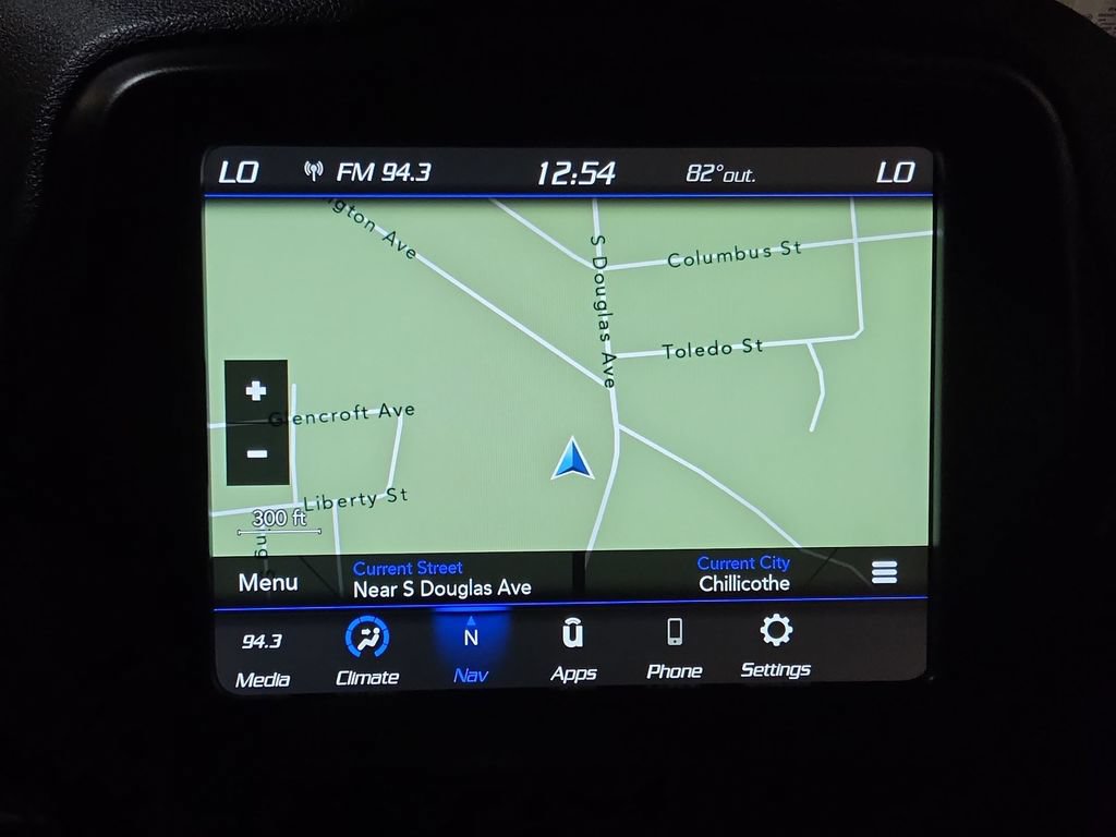 Used 2023 Jeep Renegade Latitude AWD/4WD image 19