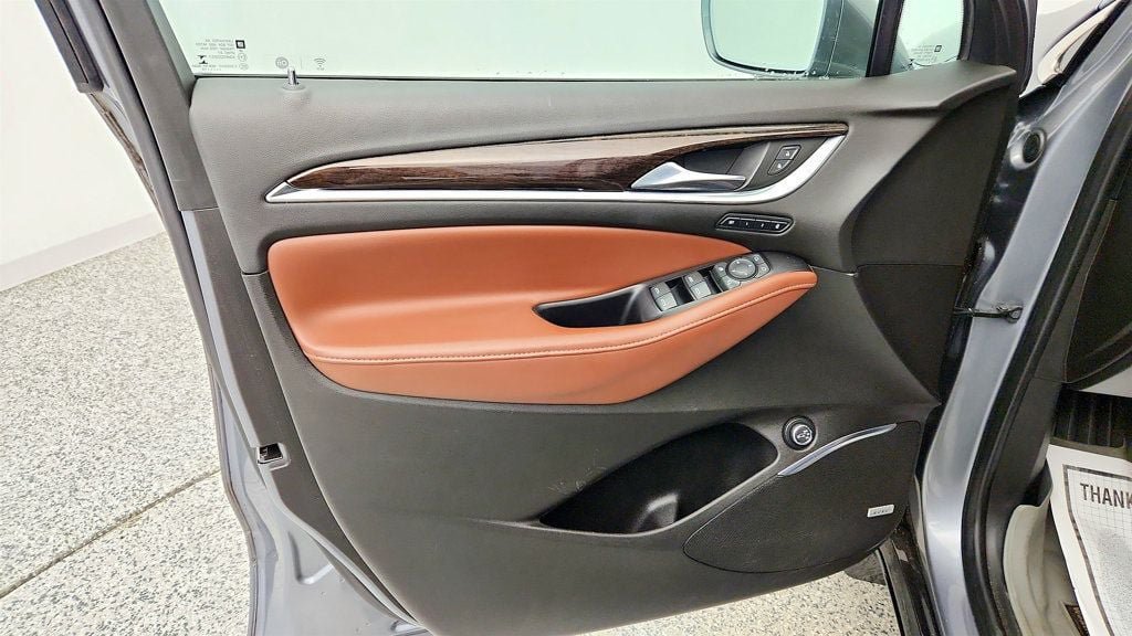 Used 2019 Buick Enclave Avenir FWD image 11