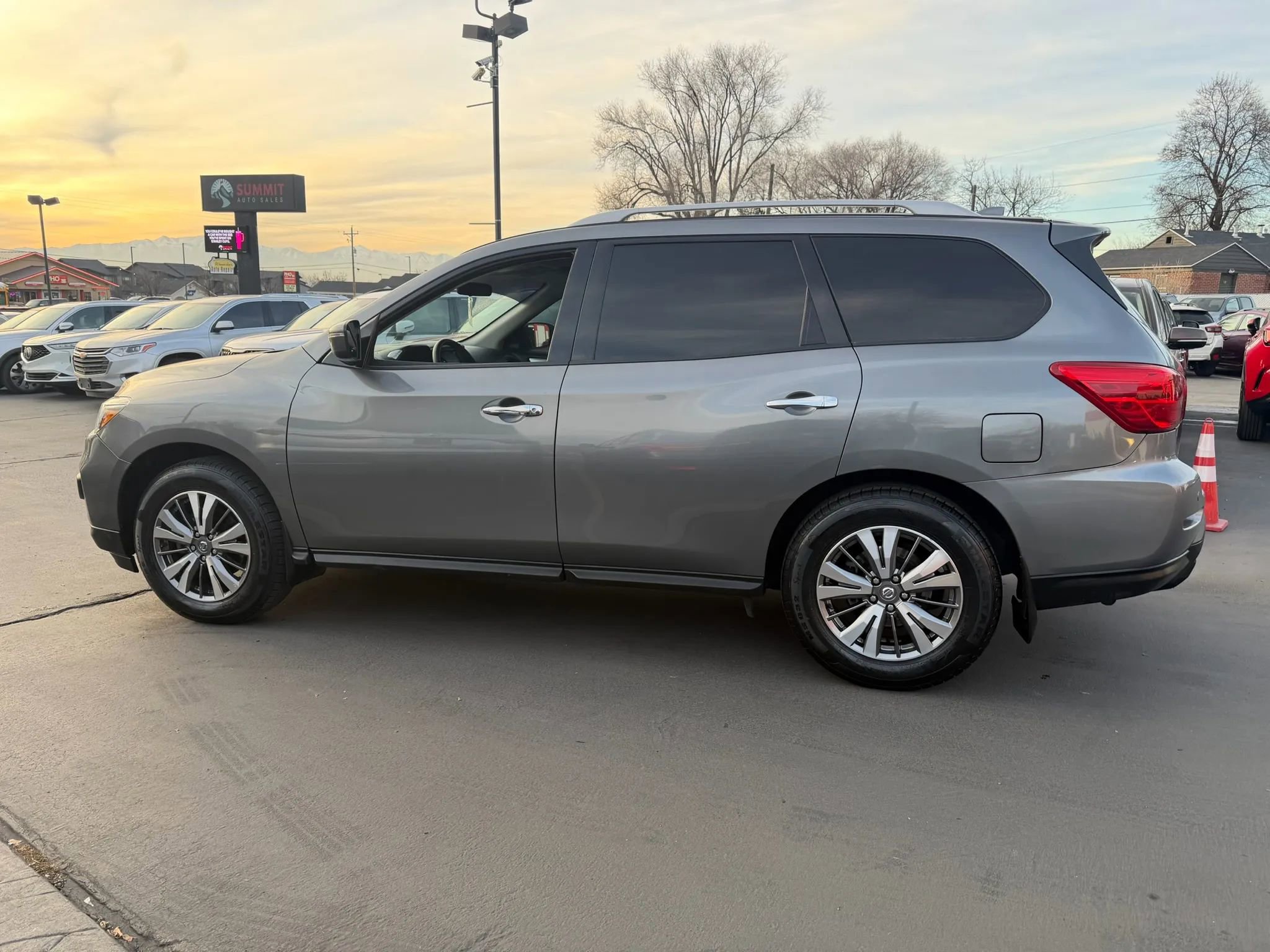 Used 2020 Nissan Pathfinder S image 8