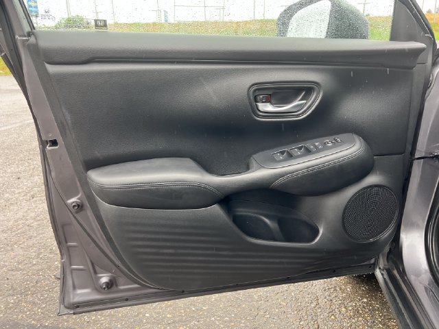 Used 2025 Honda HR-V LX image 15