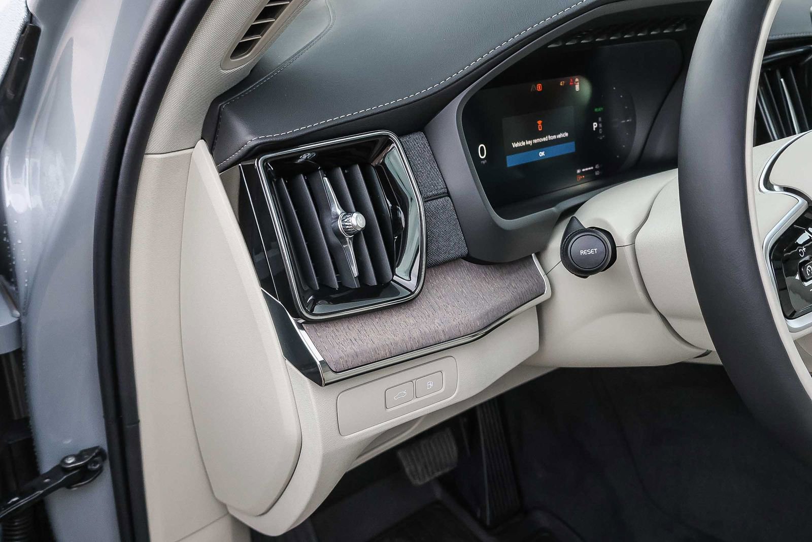 New 2026 Volvo XC90 T8 Ultra w/ Protection Package Premier image 34