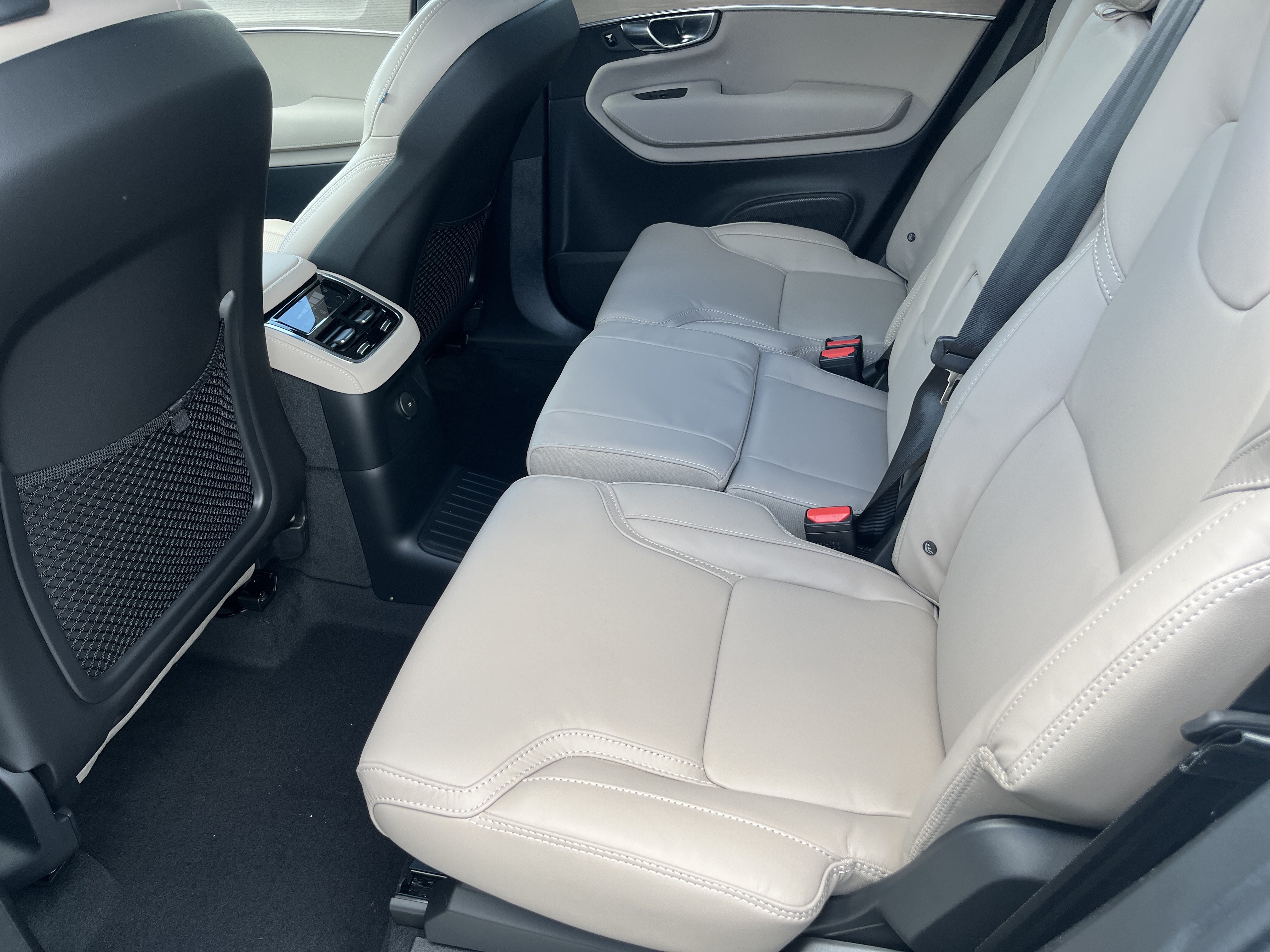 New 2026 Volvo XC90 T8 Ultra w/ Protection Package Premier AWD/4WD image 11