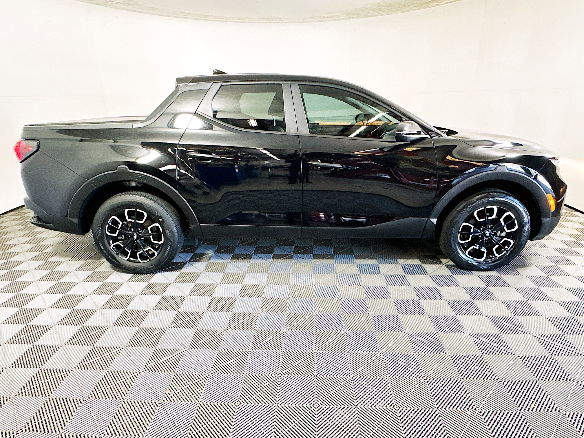 Used 2023 Hyundai Santa Cruz SEL image 2