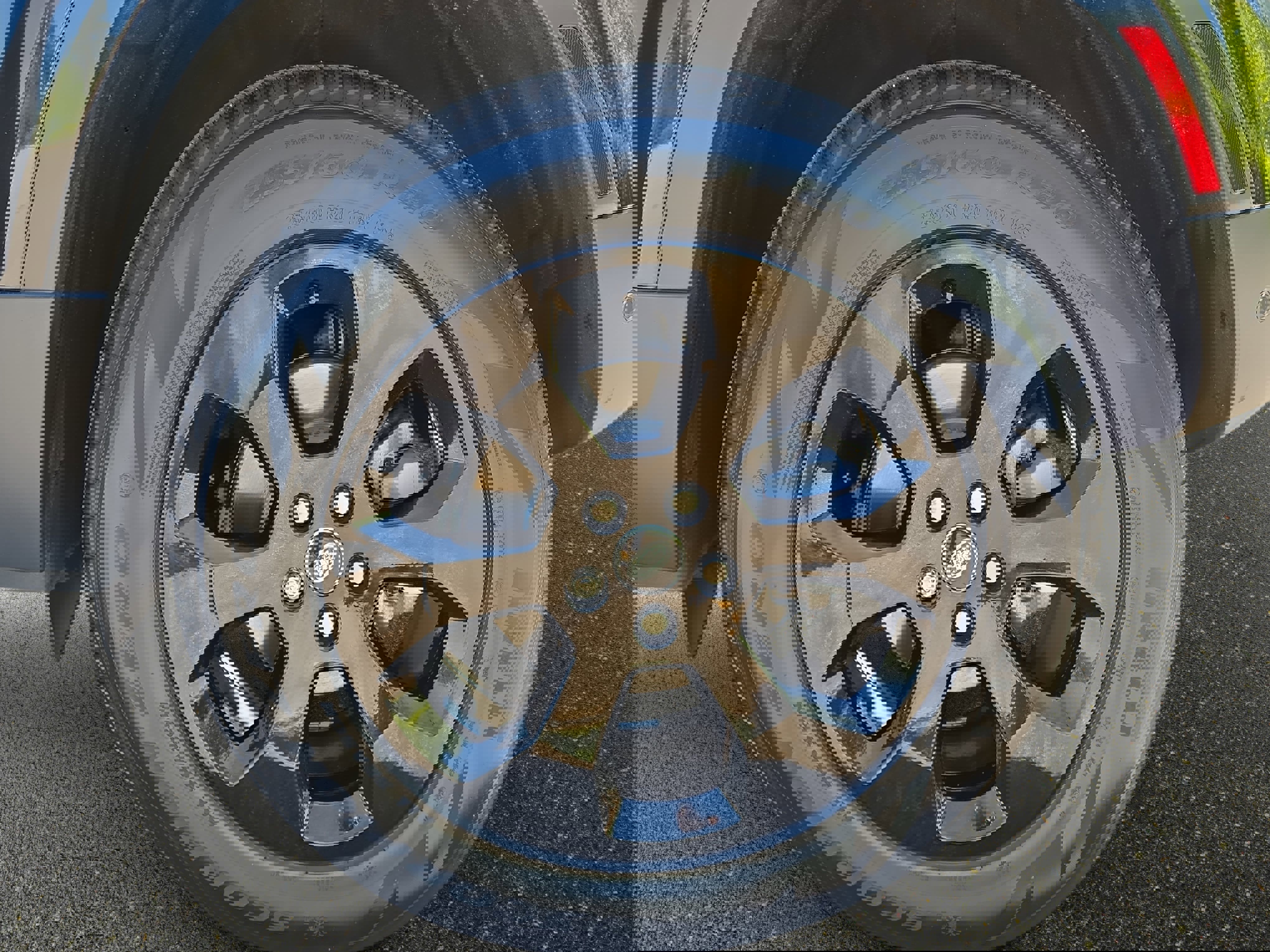 Used 2025 Land Rover Defender 110 S image 33