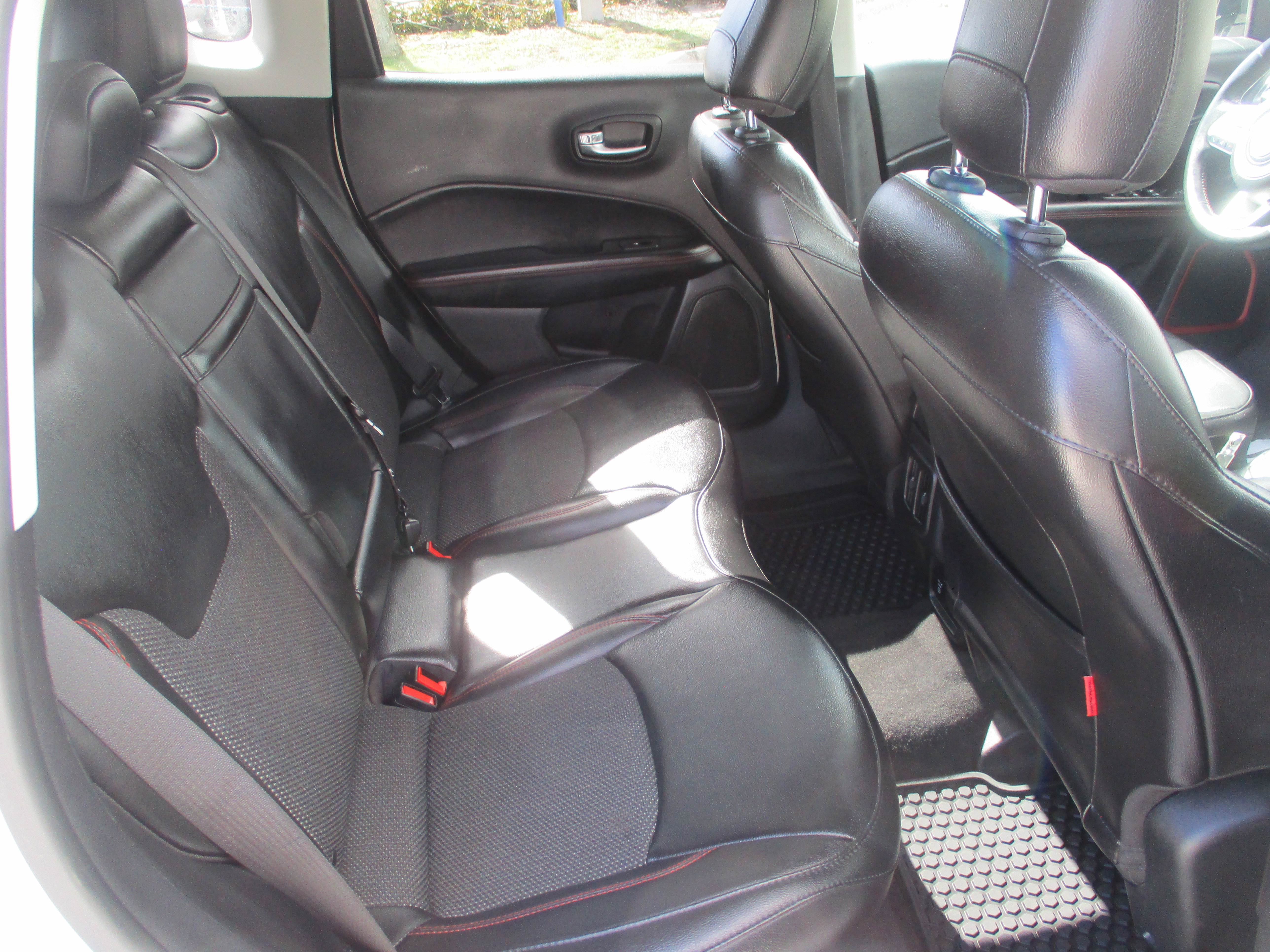 Used 2019 Jeep Compass Trailhawk image 12