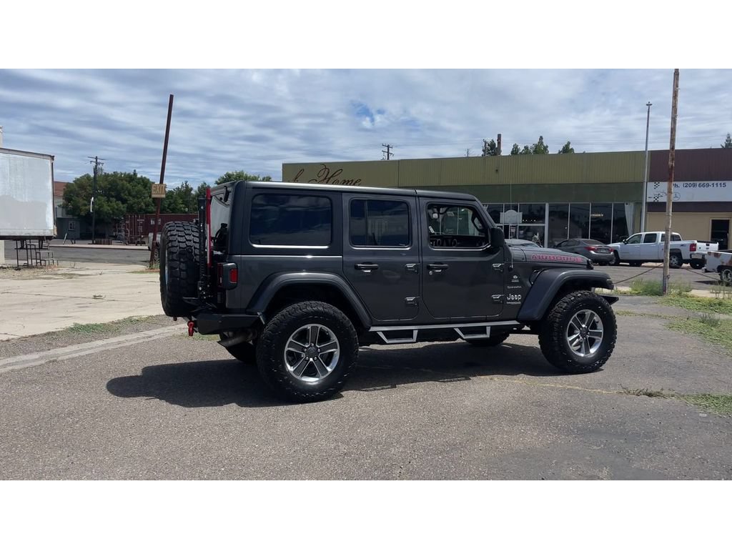 Used 2018 Jeep Wrangler Unlimited Sahara AWD/4WD image 3