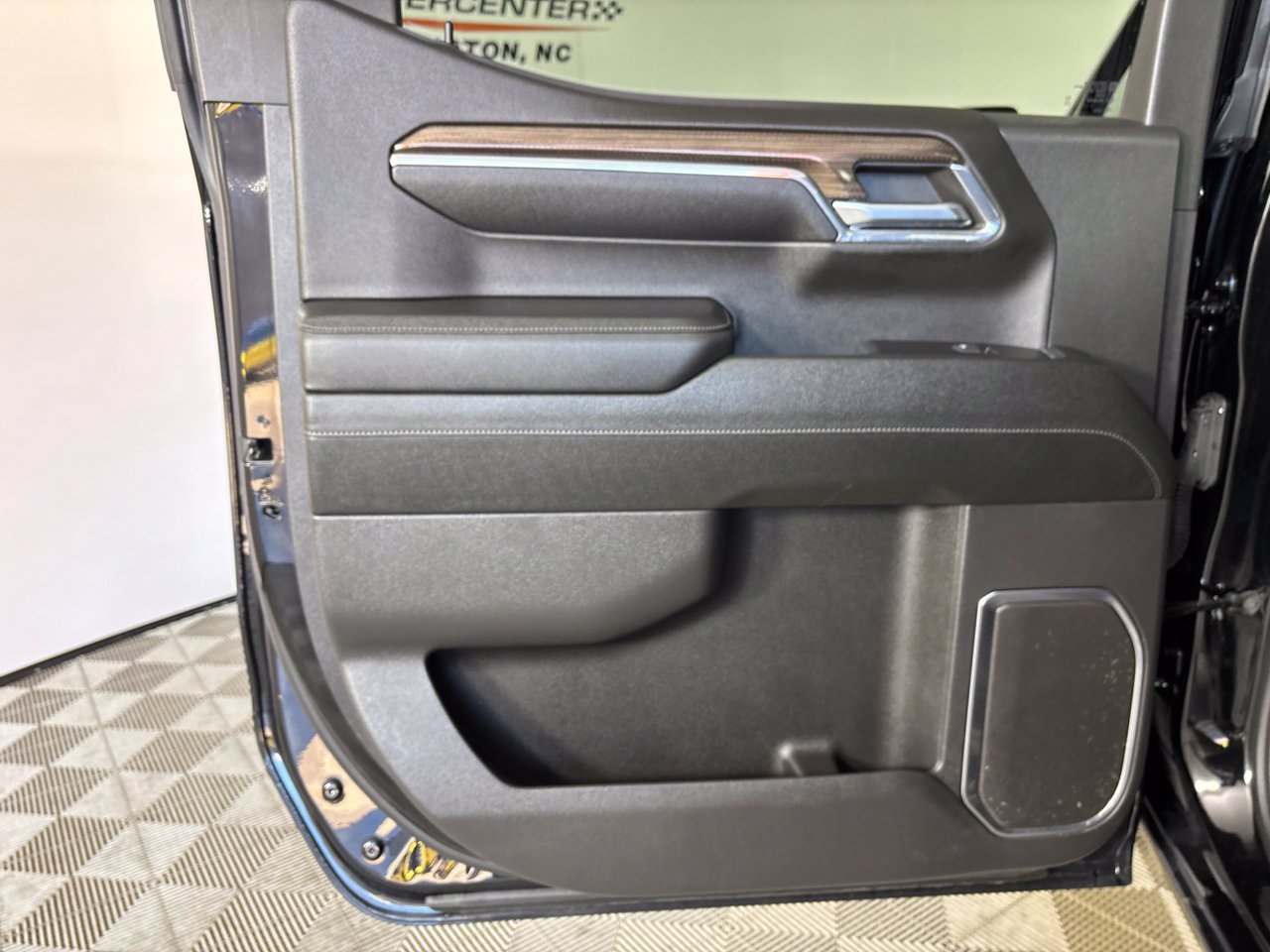 Used 2024 Chevrolet Silverado 1500 LT AWD/4WD image 22