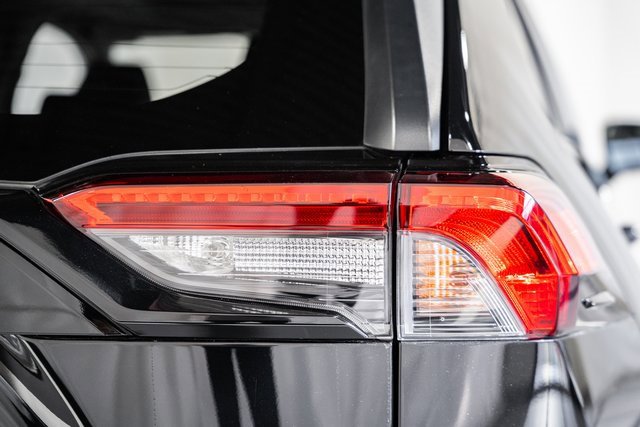 Used 2020 Toyota RAV4 XLE Premium image 6