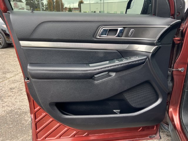 Used 2018 Ford Explorer XLT w/ Equipment Group 201A AWD/4WD image 16