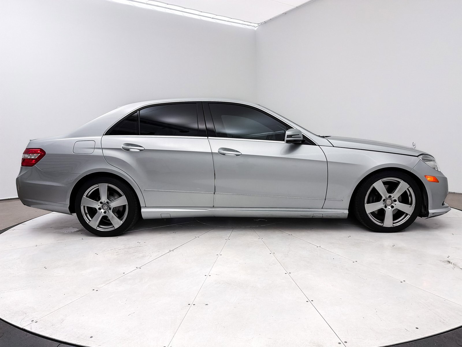 Used 2010 Mercedes-Benz E 350 Sedan image 23