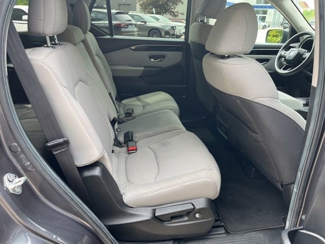 Used 2023 Honda Pilot LX image 17