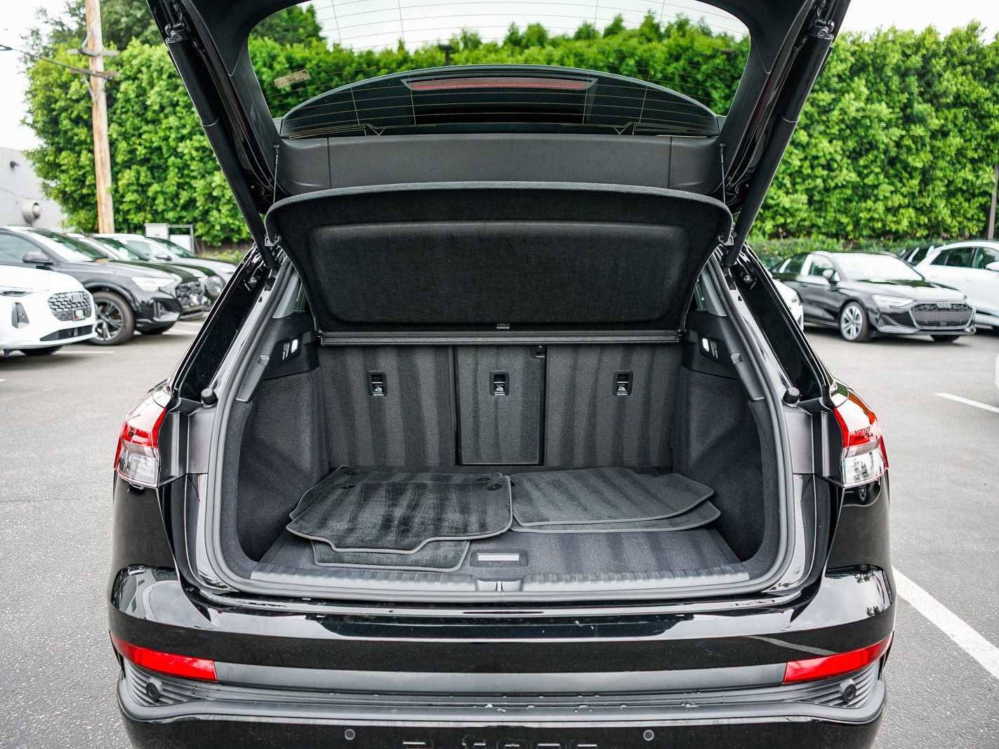 Used 2023 Audi Q4 e-tron Premium Plus w/ Premium Plus image 26