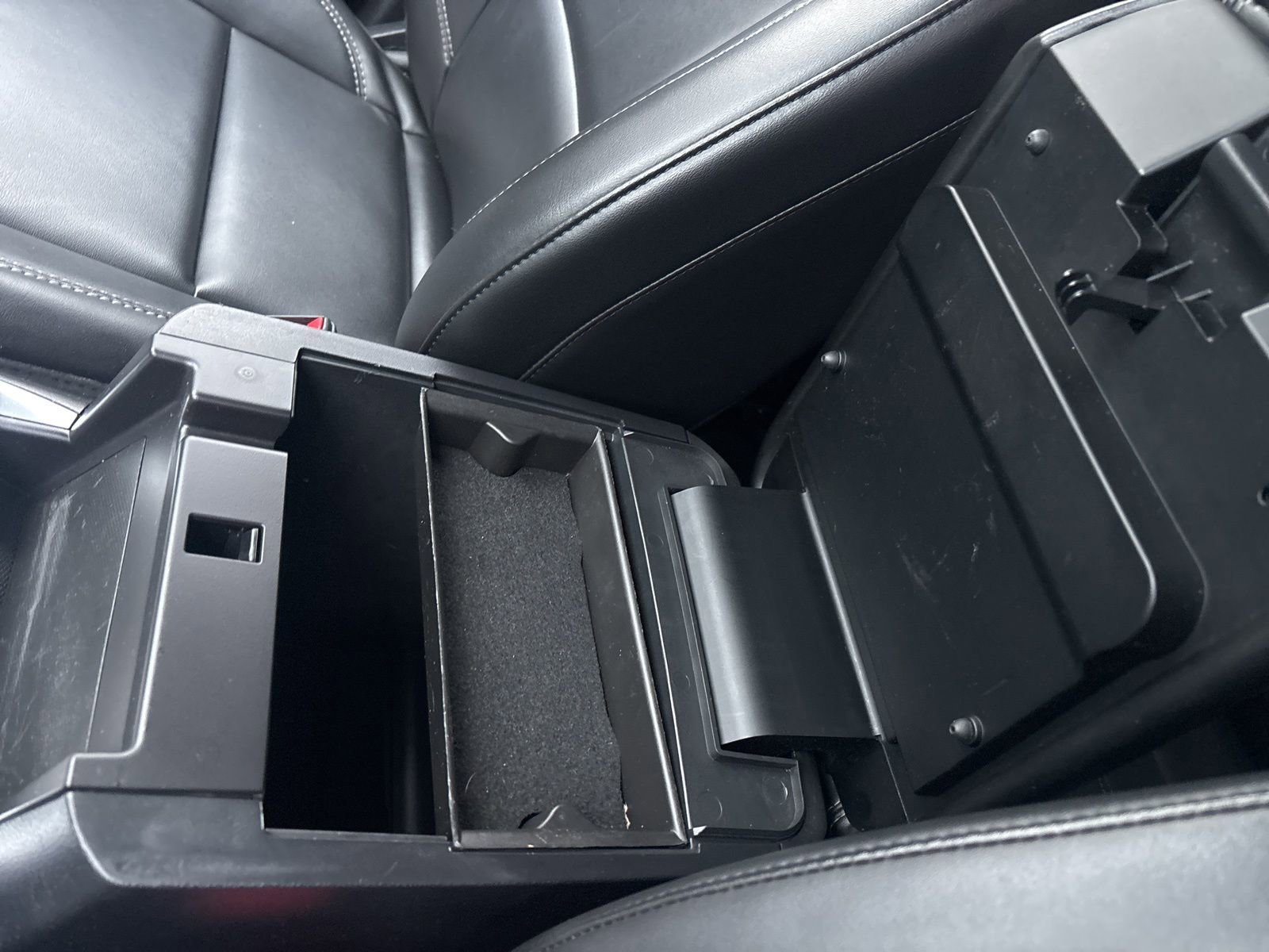 Used 2021 Ford Explorer XLT w/ Equipment Group 202A image 30