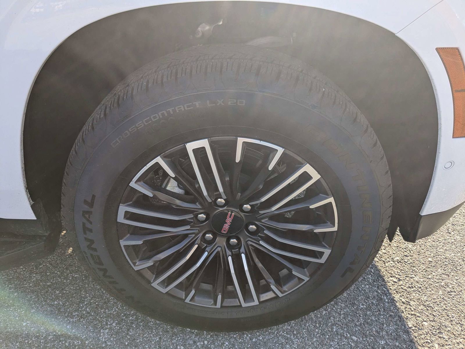 Used 2025 GMC Yukon Elevation image 11