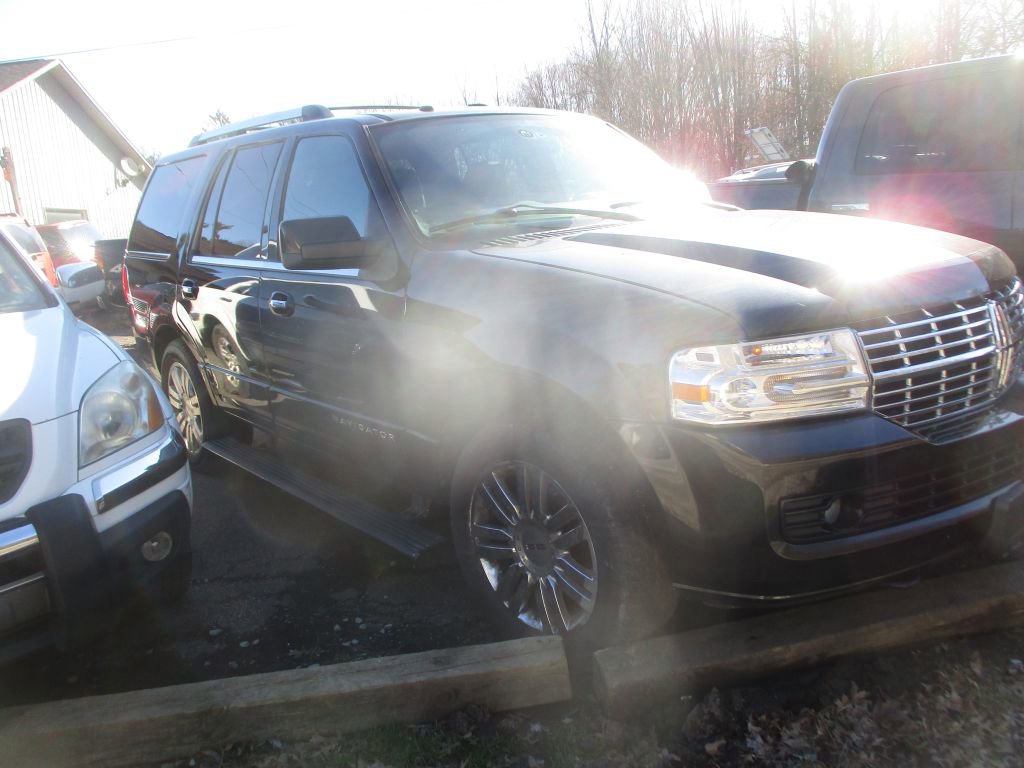 Used 2012 Lincoln Navigator 4WD image 3