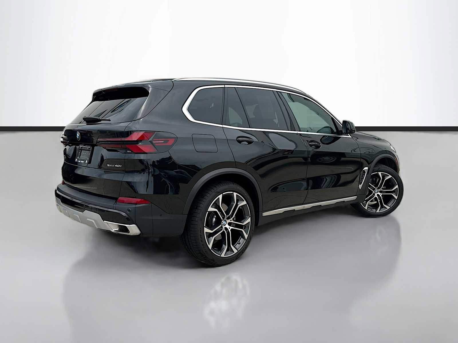 Used 2026 BMW X5 M60i AWD/4WD image 3