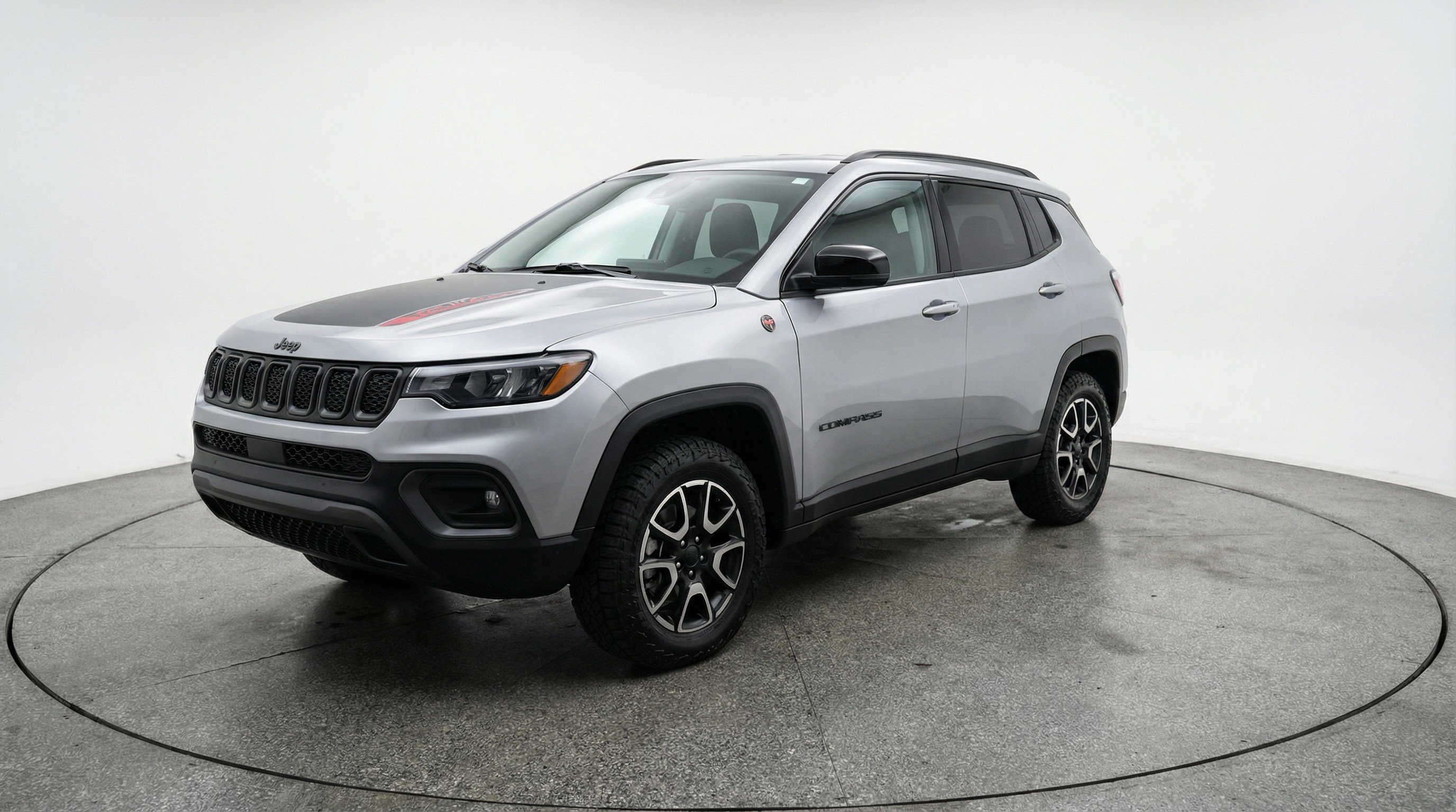 Used 2025 Jeep Compass Trailhawk image 3