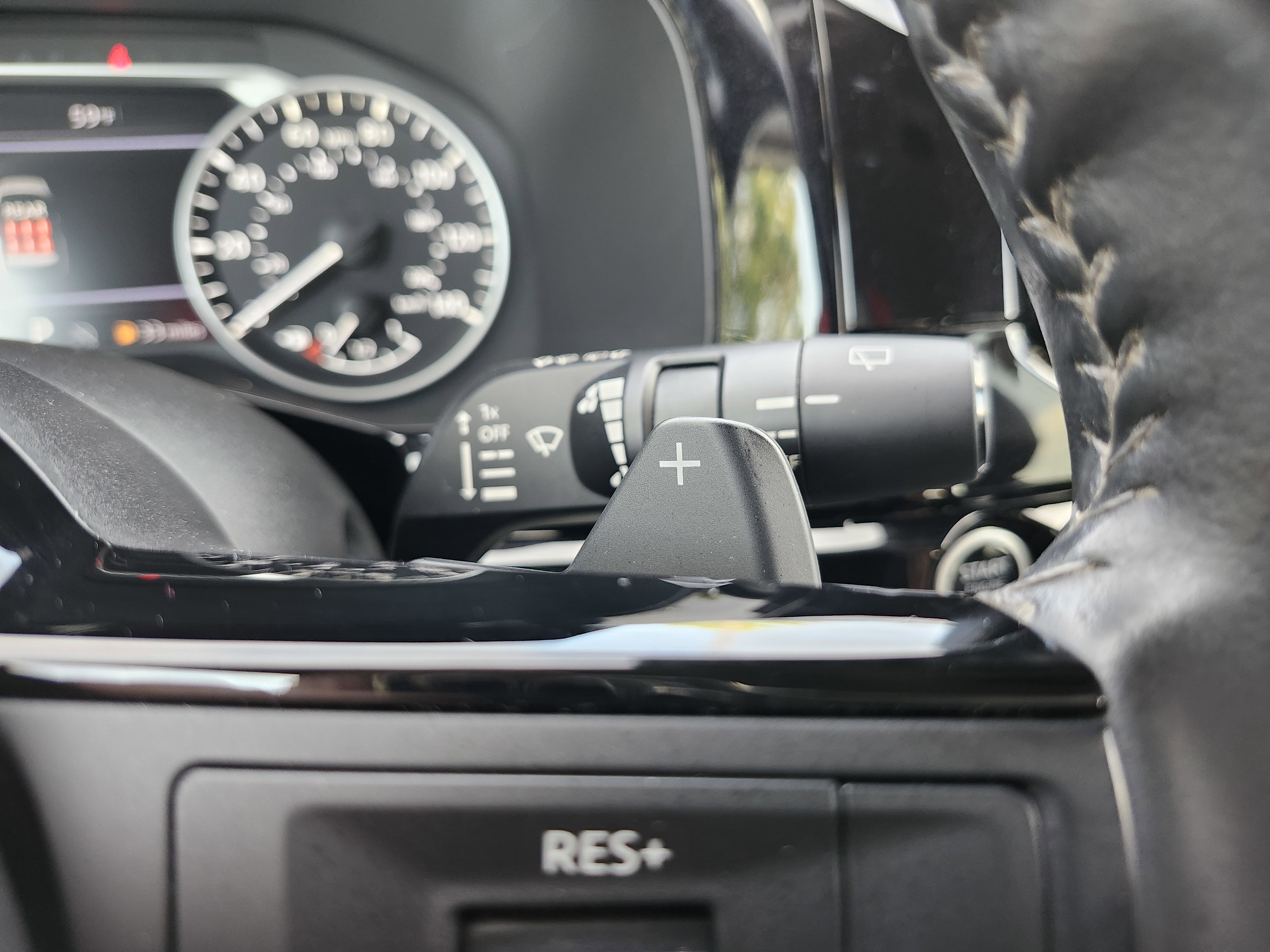 Used 2024 Nissan Pathfinder SL AWD/4WD image 36