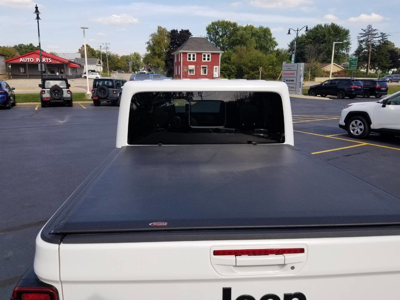 Certified 2021 Jeep Gladiator Overland AWD/4WD image 8