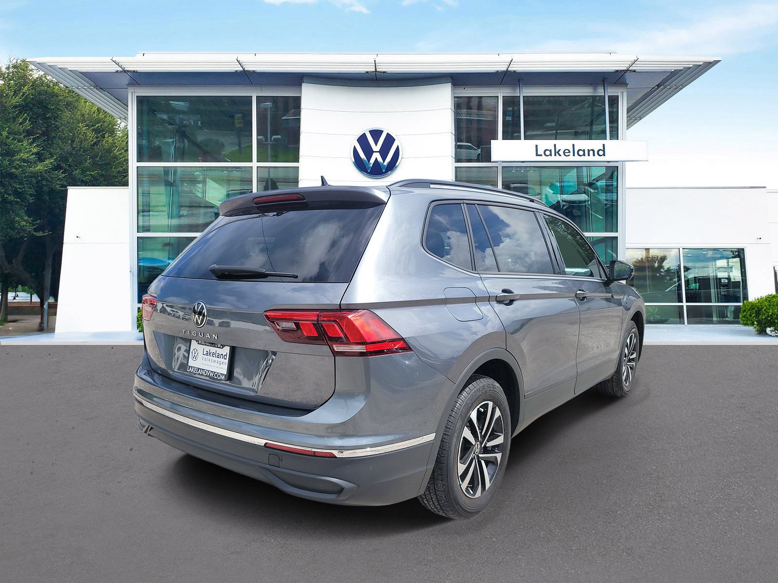 Used 2024 Volkswagen Tiguan S FWD image 3