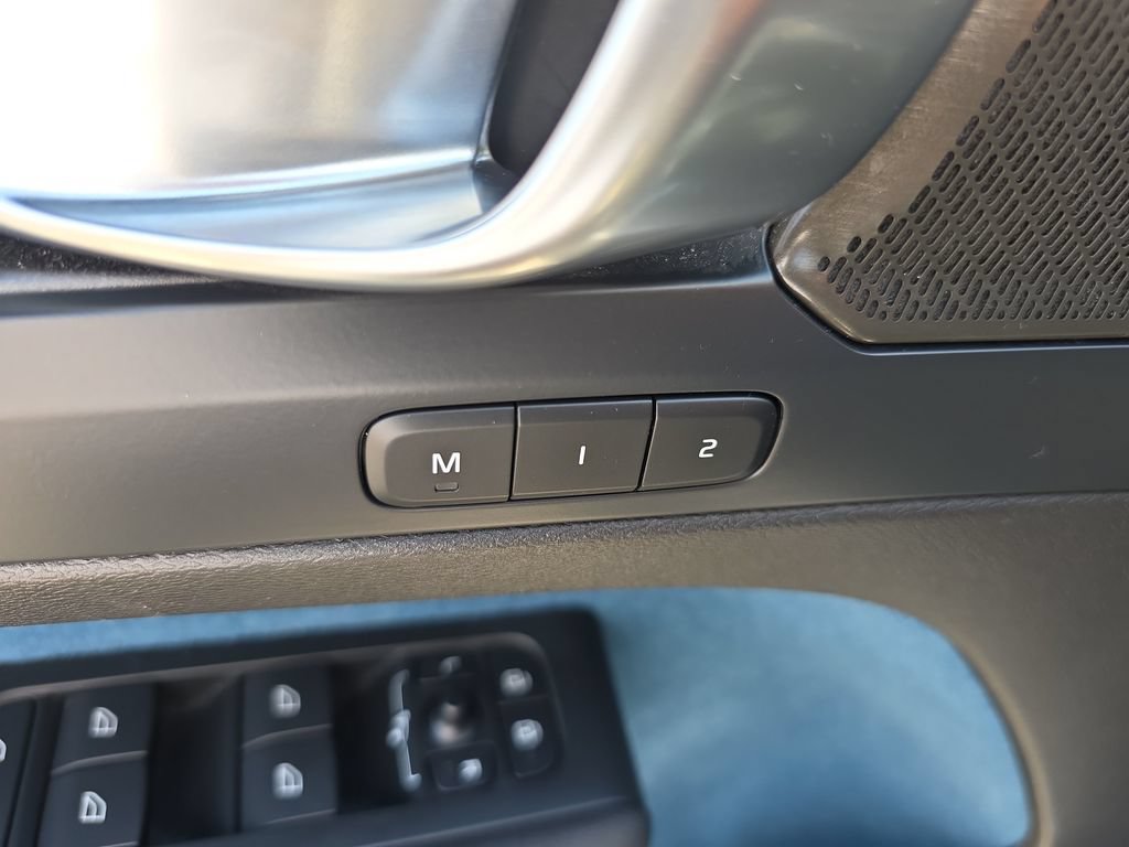 Certified 2023 Volvo C40 P8 Recharge Ultimate AWD/4WD image 22