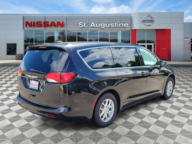 Used 2023 Chrysler Voyager LX FWD image 2