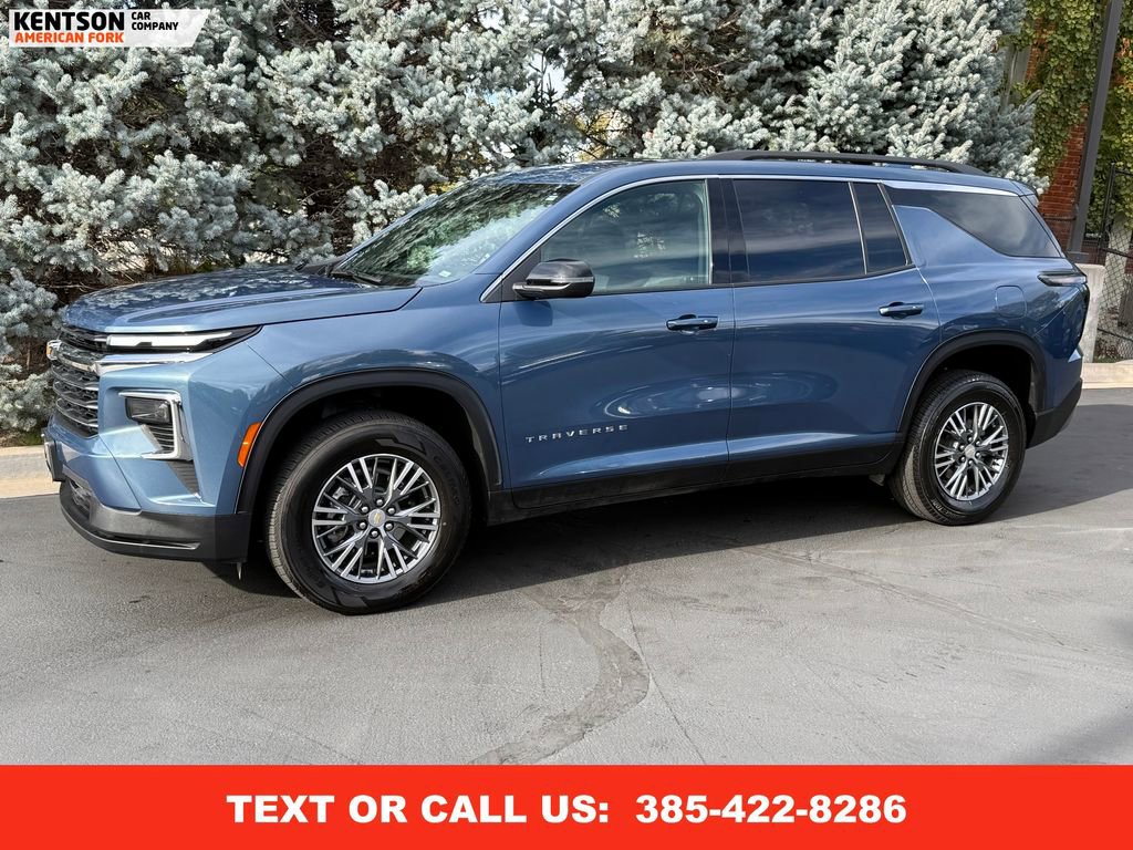 Used 2025 Chevrolet Traverse LT