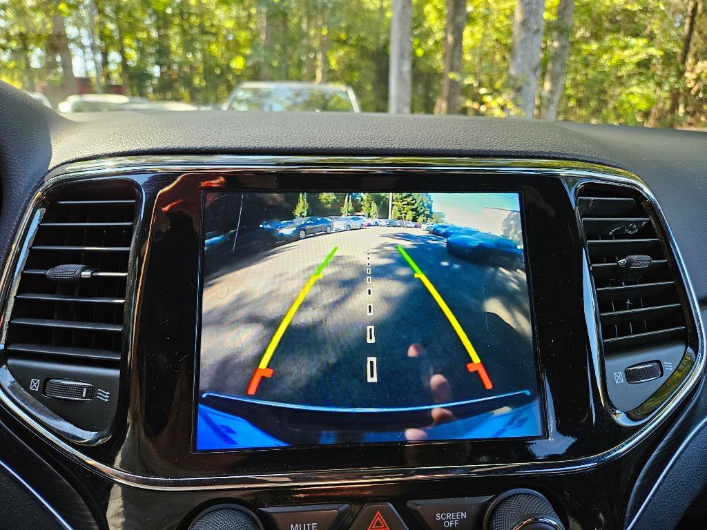 Used 2021 Jeep Grand Cherokee Limited w/ Luxury Group II image 32