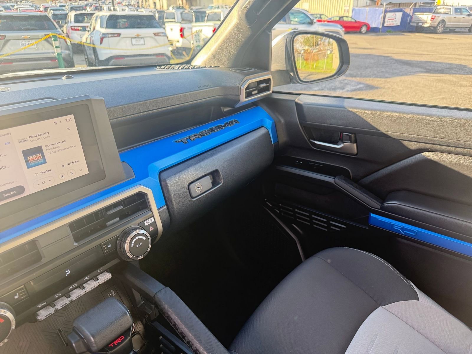 Used 2025 Toyota Tacoma TRD Off-Road image 17