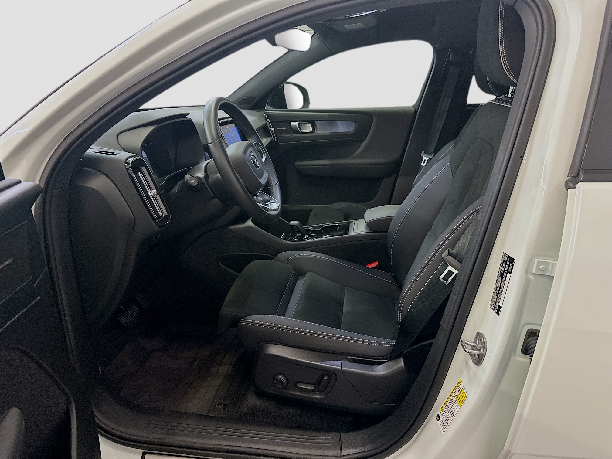 Used 2023 Volvo C40 P8 Recharge Ultimate w/ Protection Package Premier AWD/4WD image 13