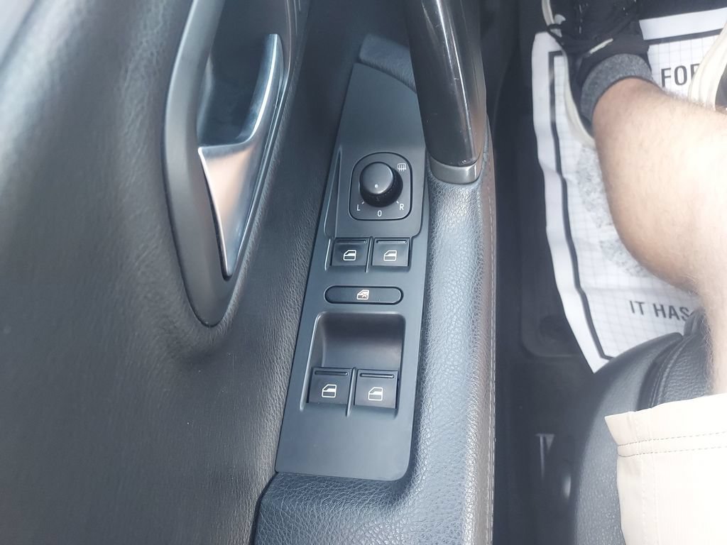 Used 2013 Volkswagen CC R-Line FWD image 22