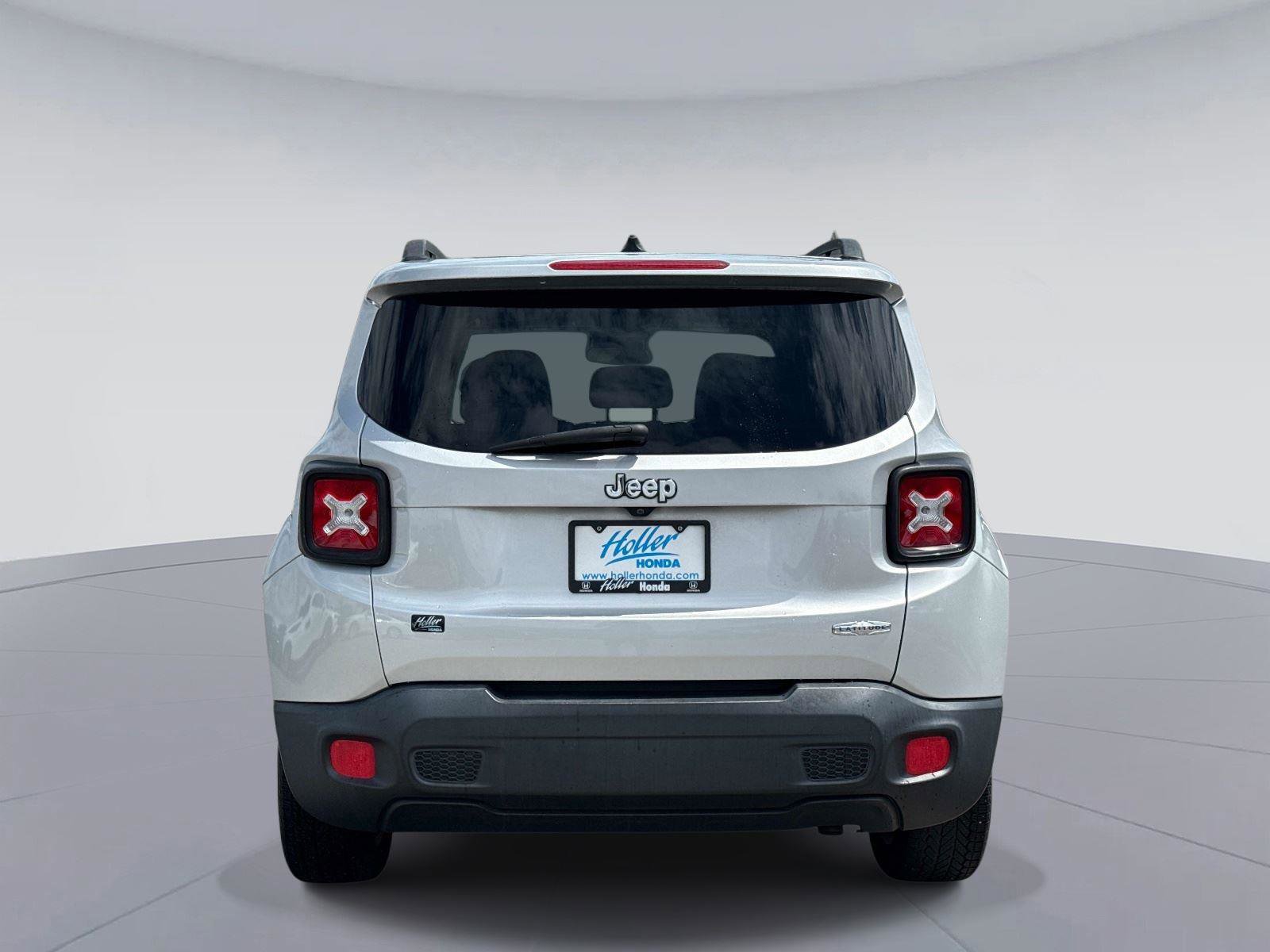 Used 2017 Jeep Renegade Latitude FWD image 5