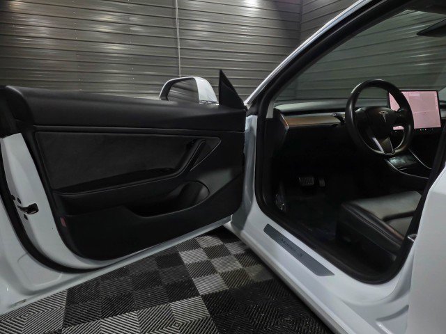 Used 2019 Tesla Model 3 Standard Range Plus image 31