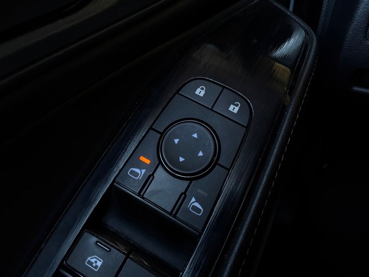 Used 2025 Nissan Rogue SV FWD image 23