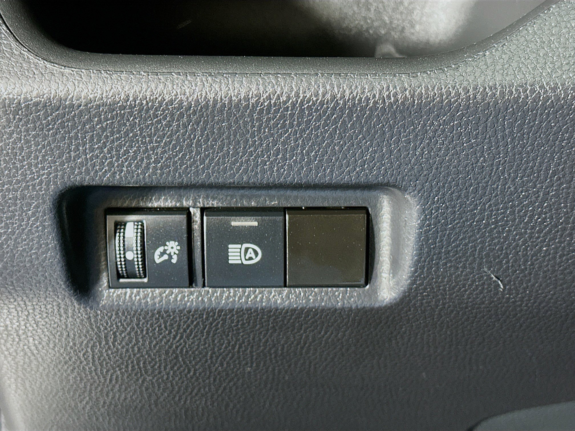 Used 2021 Toyota RAV4 LE FWD image 16
