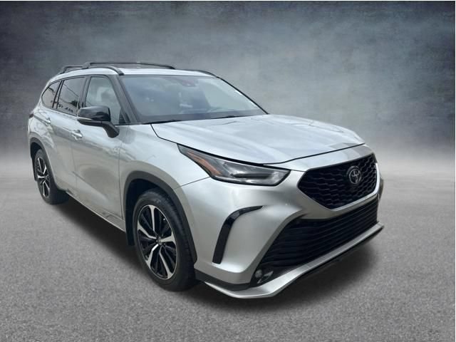 Used 2021 Toyota Highlander XSE FWD image 6