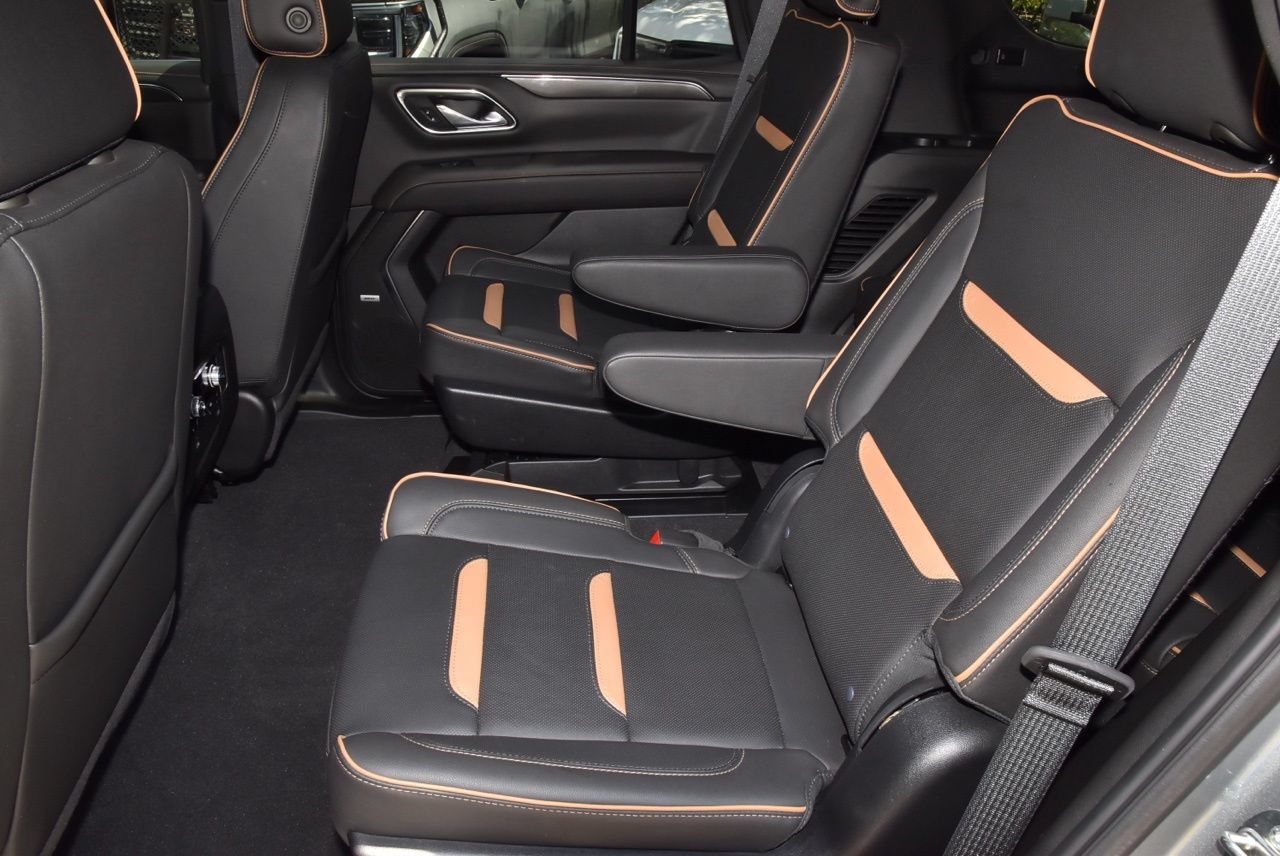 Used 2024 GMC Yukon AT4 w/ Technology Package AWD/4WD image 14
