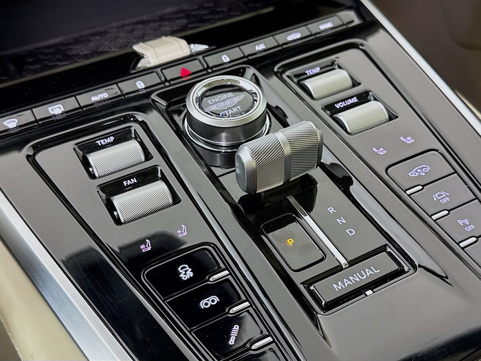 Used 2025 Aston Martin DBX 707 AWD/4WD image 14