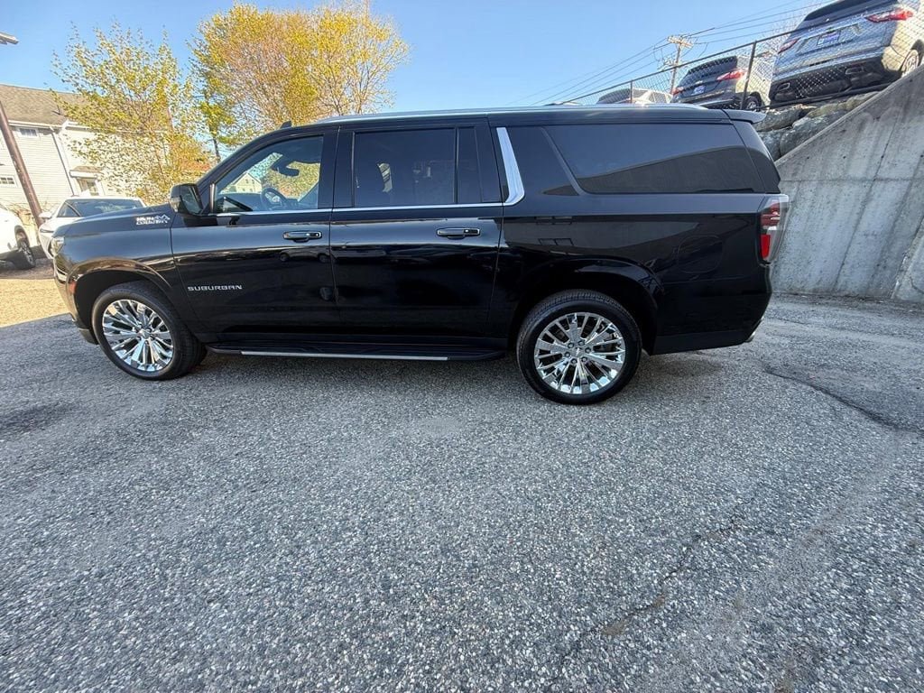 Used 2021 Chevrolet Suburban High Country AWD/4WD image 3