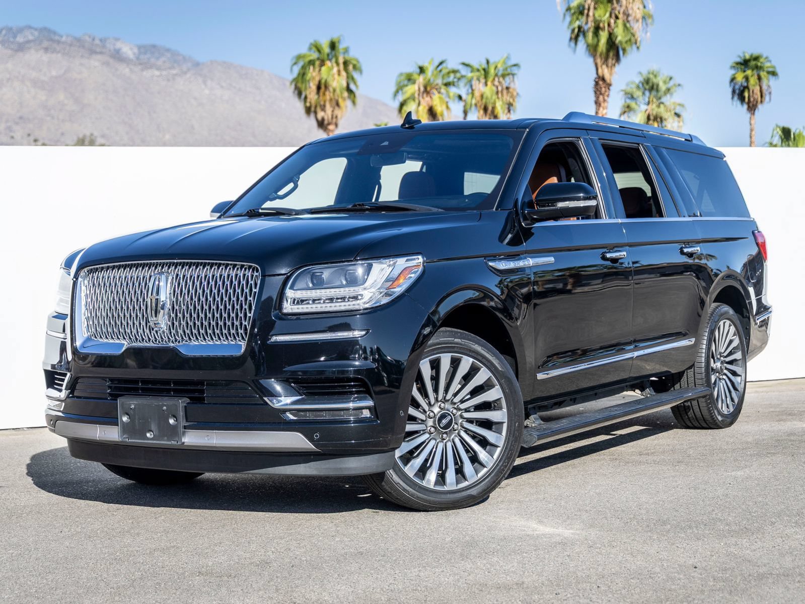 Used 2018 Lincoln Navigator L Reserve w/ Technology Package AWD/4WD image 1