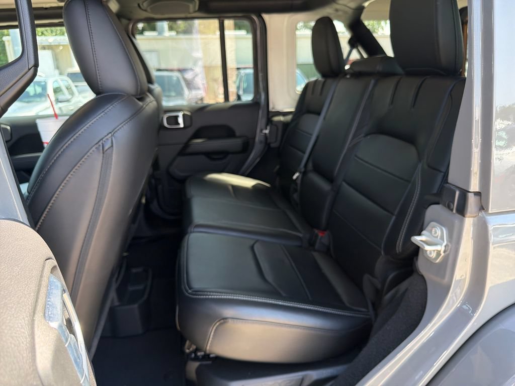 Used 2023 Jeep Wrangler Unlimited Sahara w/ Cold Weather Group AWD/4WD image 31