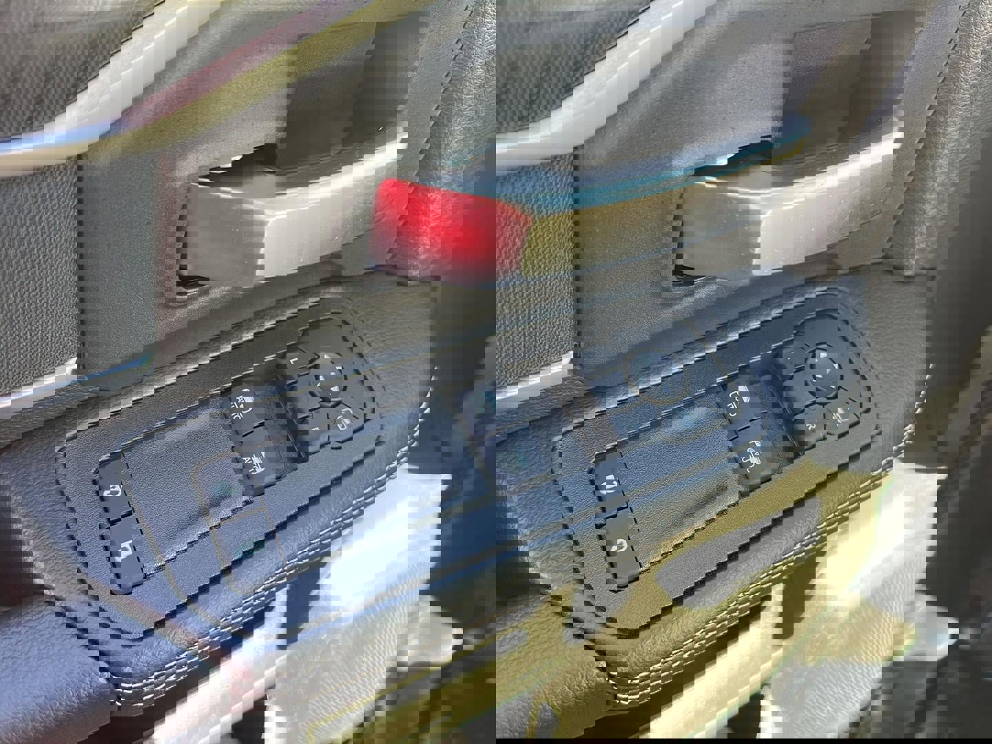 New 2026 RAM 5500 4x4 Regular Cab image 8