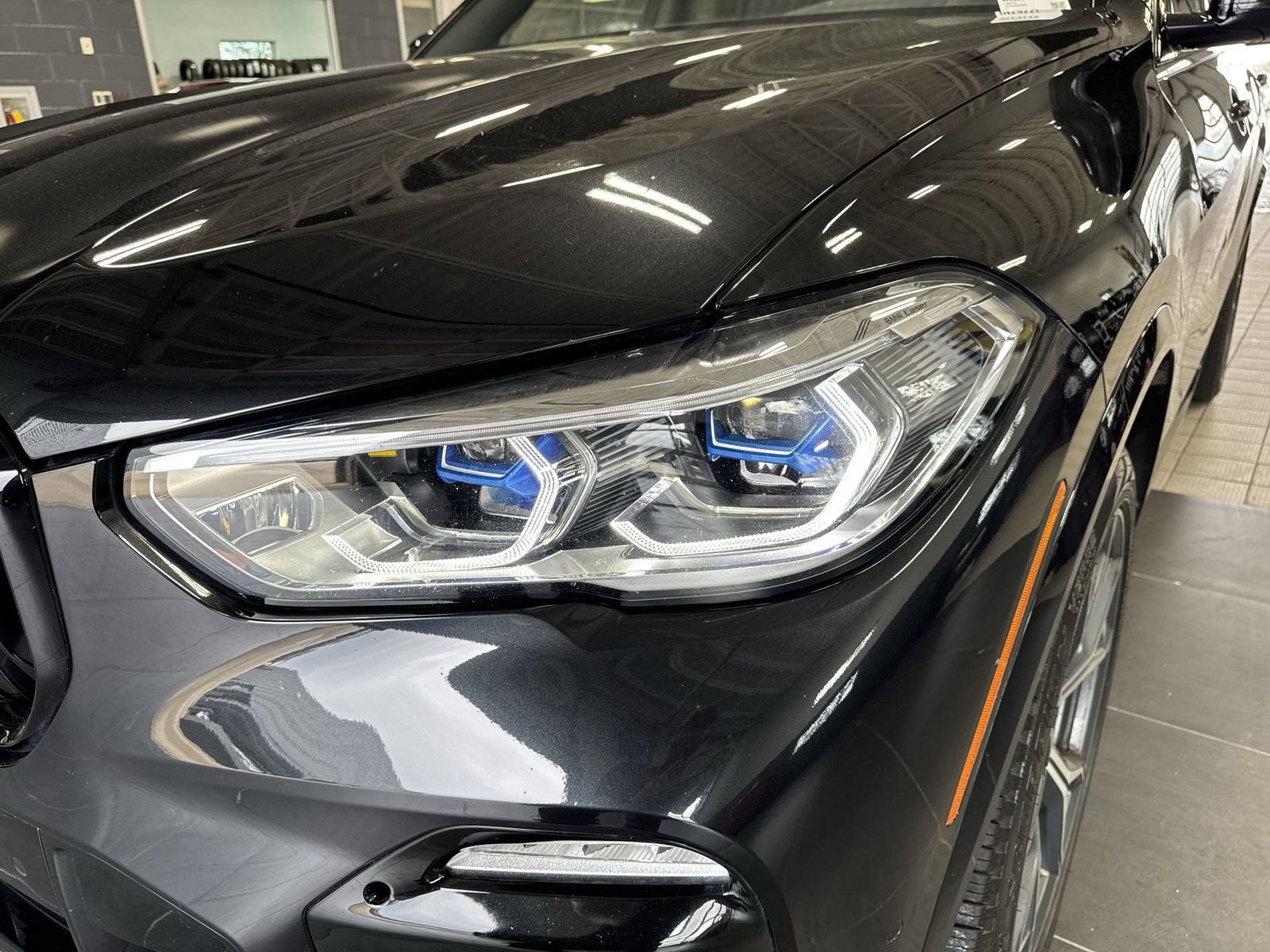 Used 2021 BMW X5 M50i w/ Executive Package image 35