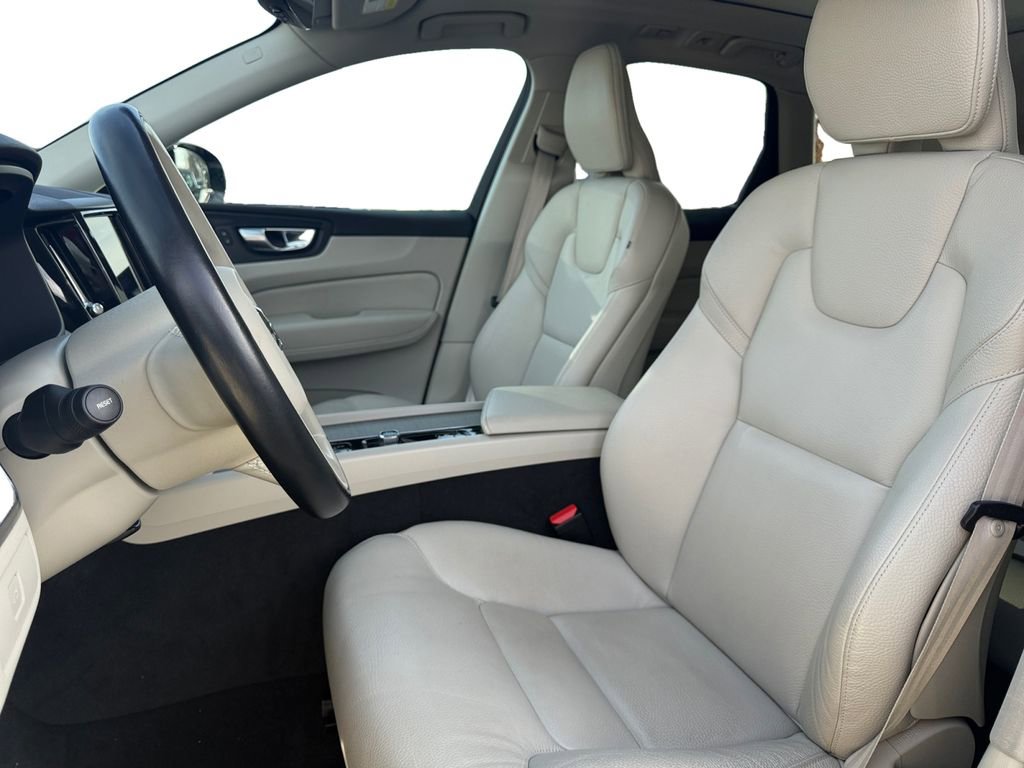 Used 2024 Volvo XC60 B5 Plus image 9
