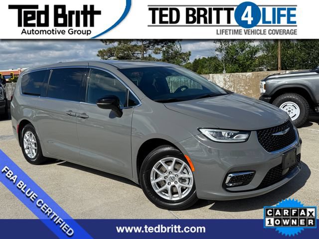 Used 2025 Chrysler Pacifica Select