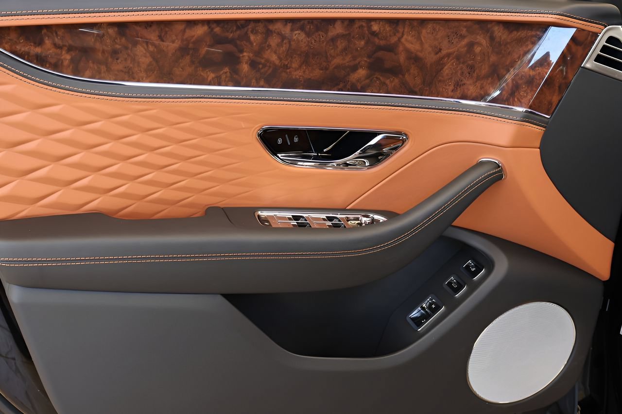 New 2026 Bentley Flying Spur Plug-In Hybrid AWD/4WD image 12