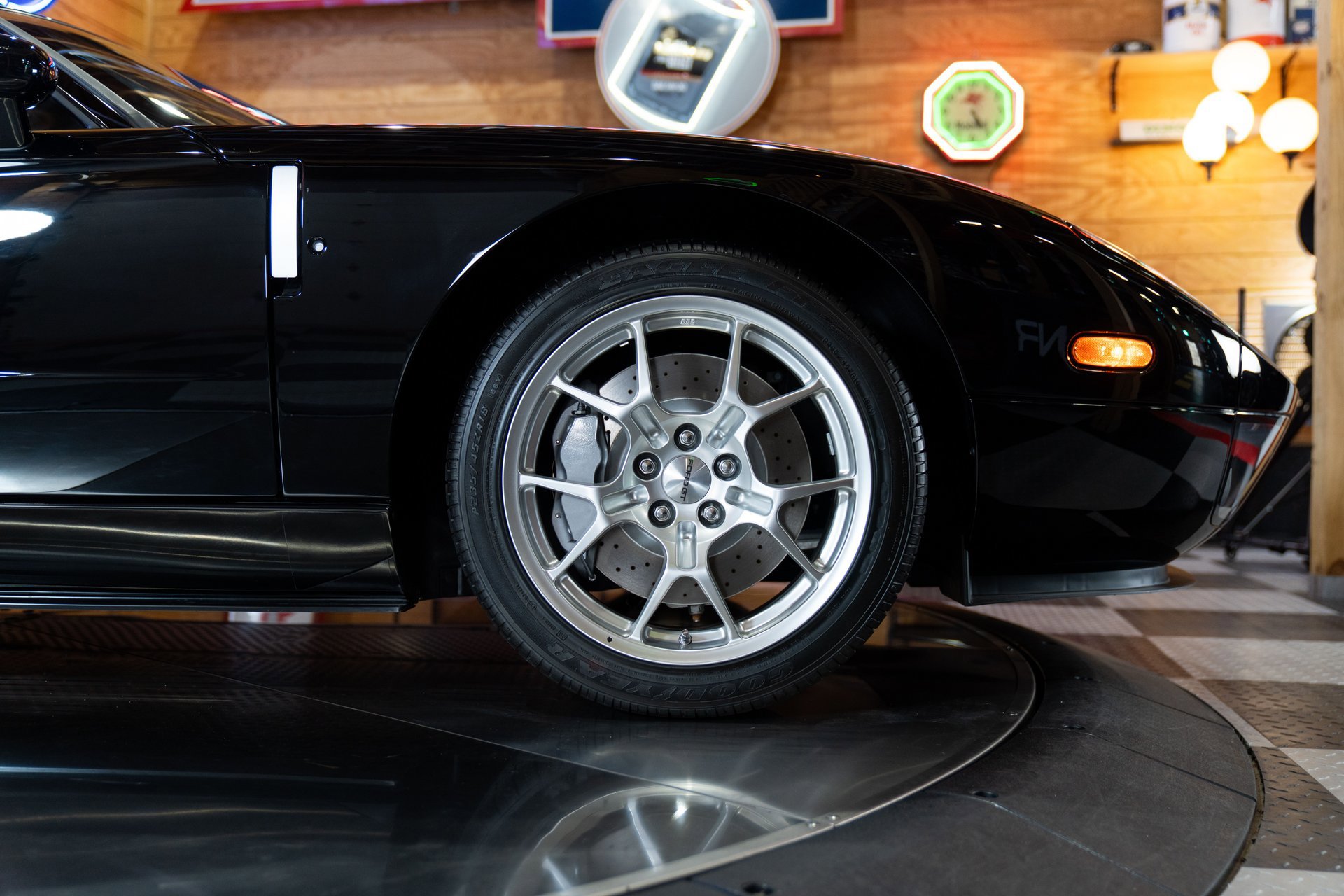 Used 2006 Ford GT image 34