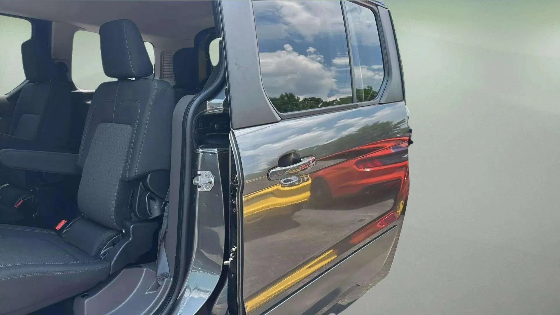 Used 2020 Ford Transit Connect XLT image 14