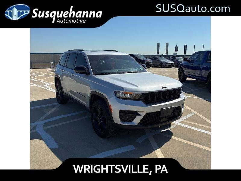 Used 2024 Jeep Grand Cherokee Altitude AWD/4WD image 1