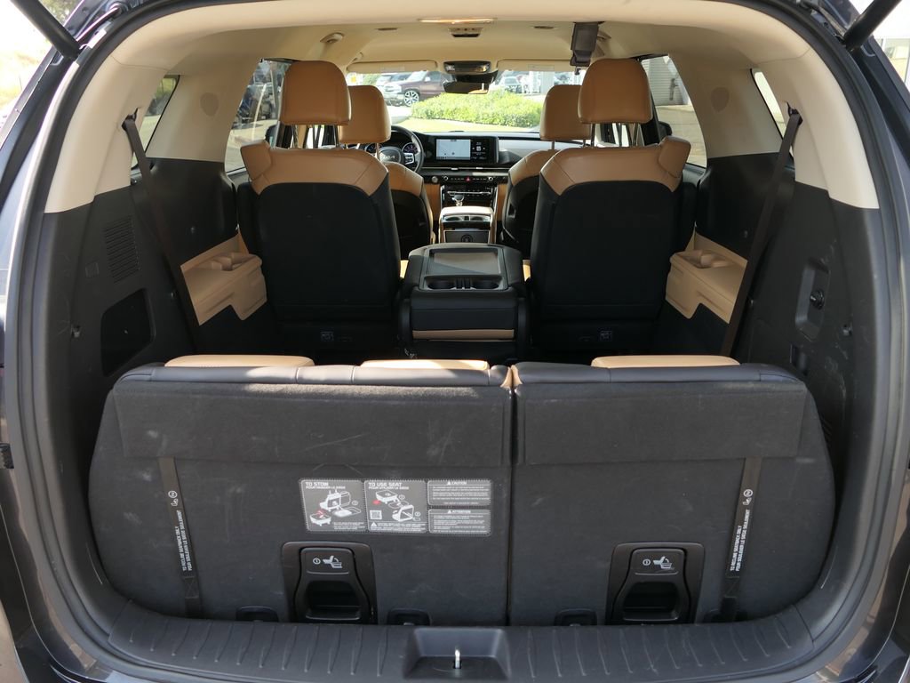 Used 2024 Kia Carnival EX image 23